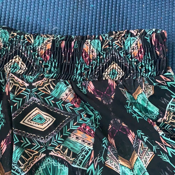 Abstract Onzie Shorts M/L - Picture 4 of 7